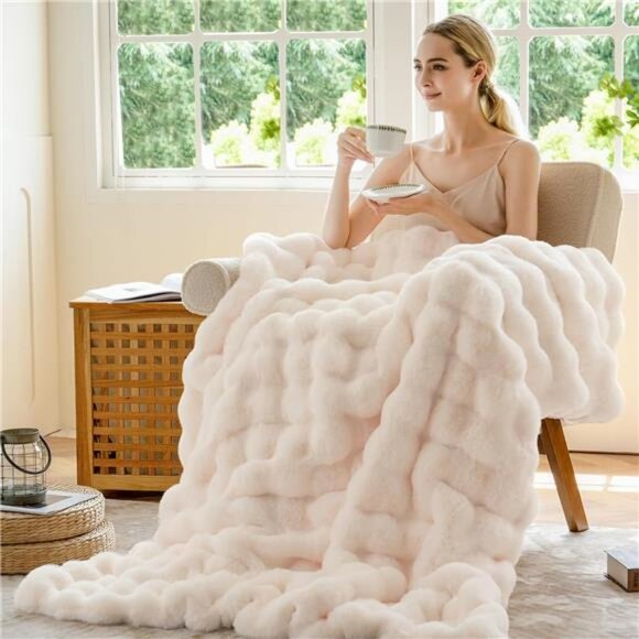 Faux Fur Throw Blanket Fuzzy Bubble Blanket, Soft,Cozy and Thick Blanket Plush - Picture 3 of 7